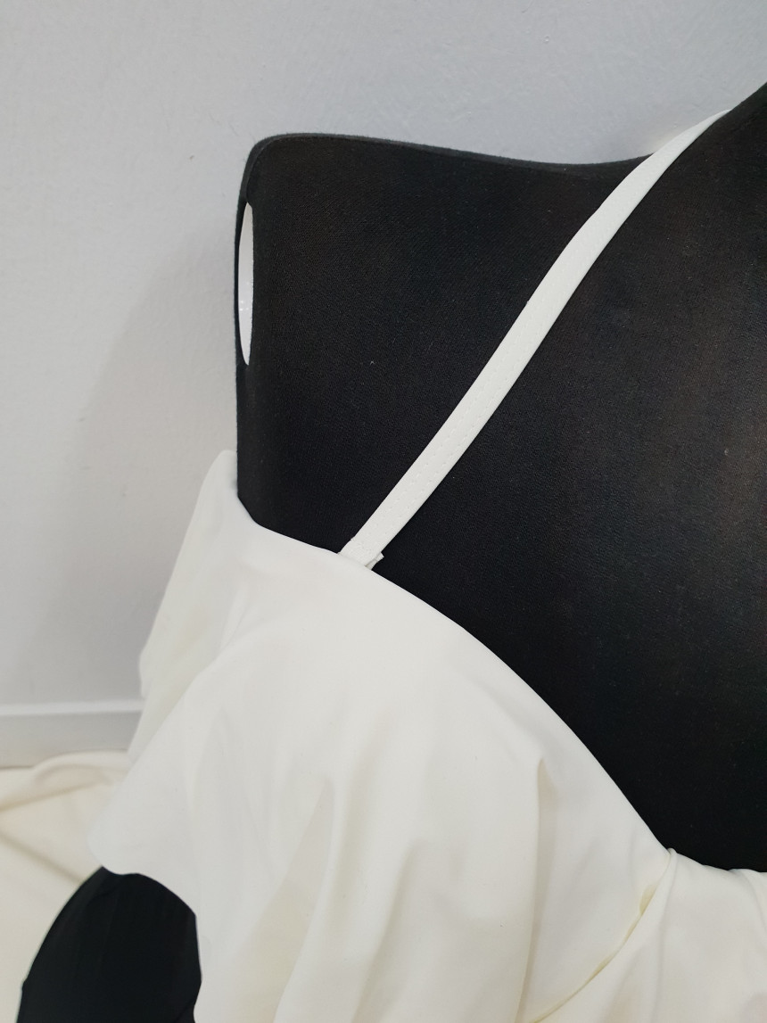 <b><p>White black Color Frill one piece Mokini</p></b><b><p>ホワイト ブラック 配色 フリル ワンピース モノキニ 女性らしい非 ビスタこと</p></b><br /><br /><p align='center'>