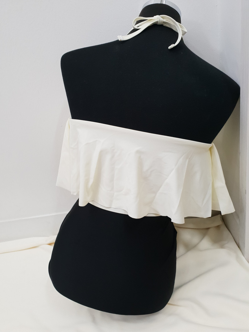 <b><p>White black Color Frill one piece Mokini</p></b><b><p>ホワイト ブラック 配色 フリル ワンピース モノキニ 女性らしい非 ビスタこと</p></b><br /><br /><p align='center'>