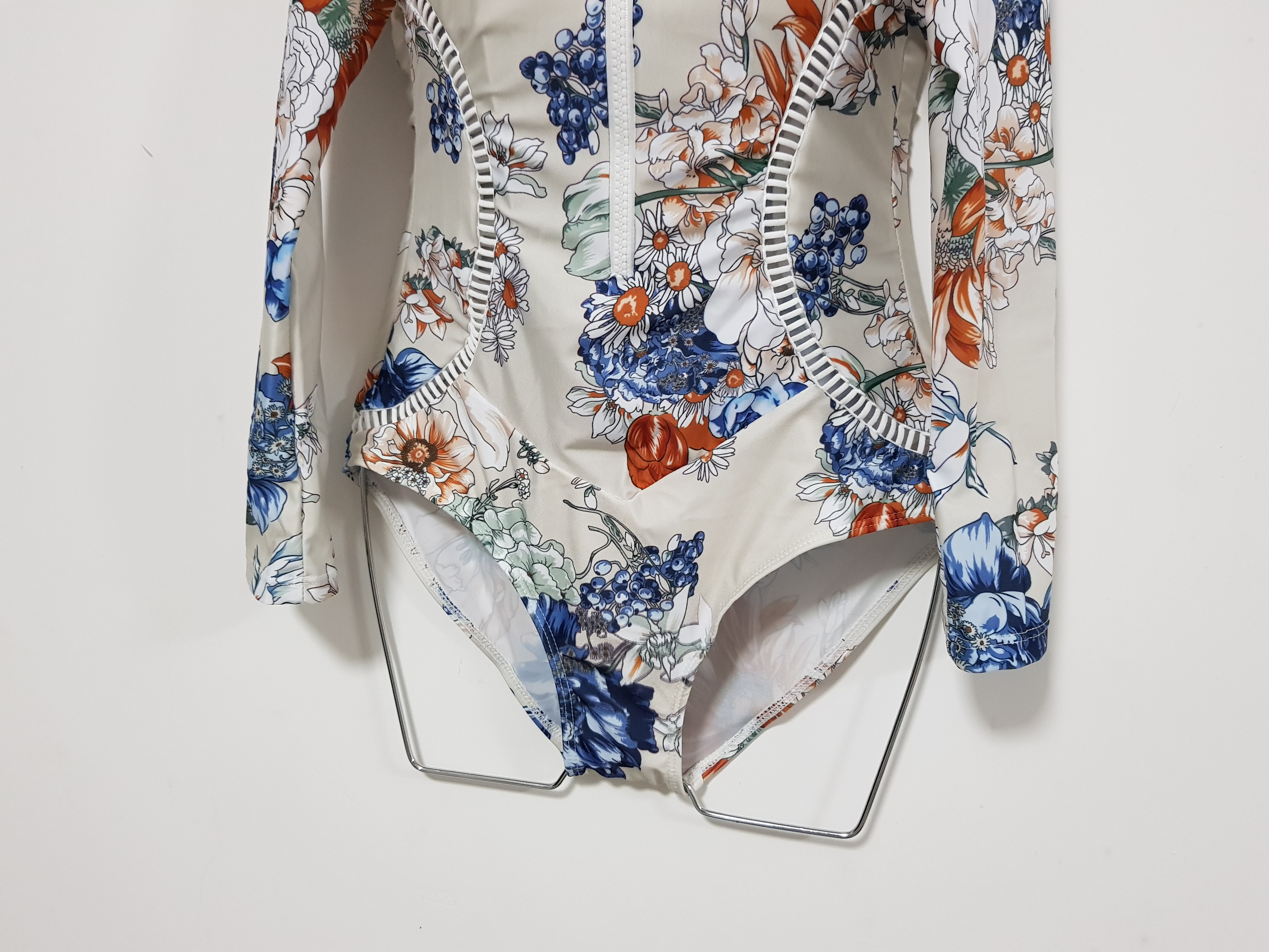 <b><p>Zimmerman flow Long sleeve Moki Rashguard</p></b><b><p>ジマーマン フラワー 長袖 モノキニ ラッシュガード 女性のビーチウエアドレス バカンスルック</p></b><br /><br /><p align='center'>