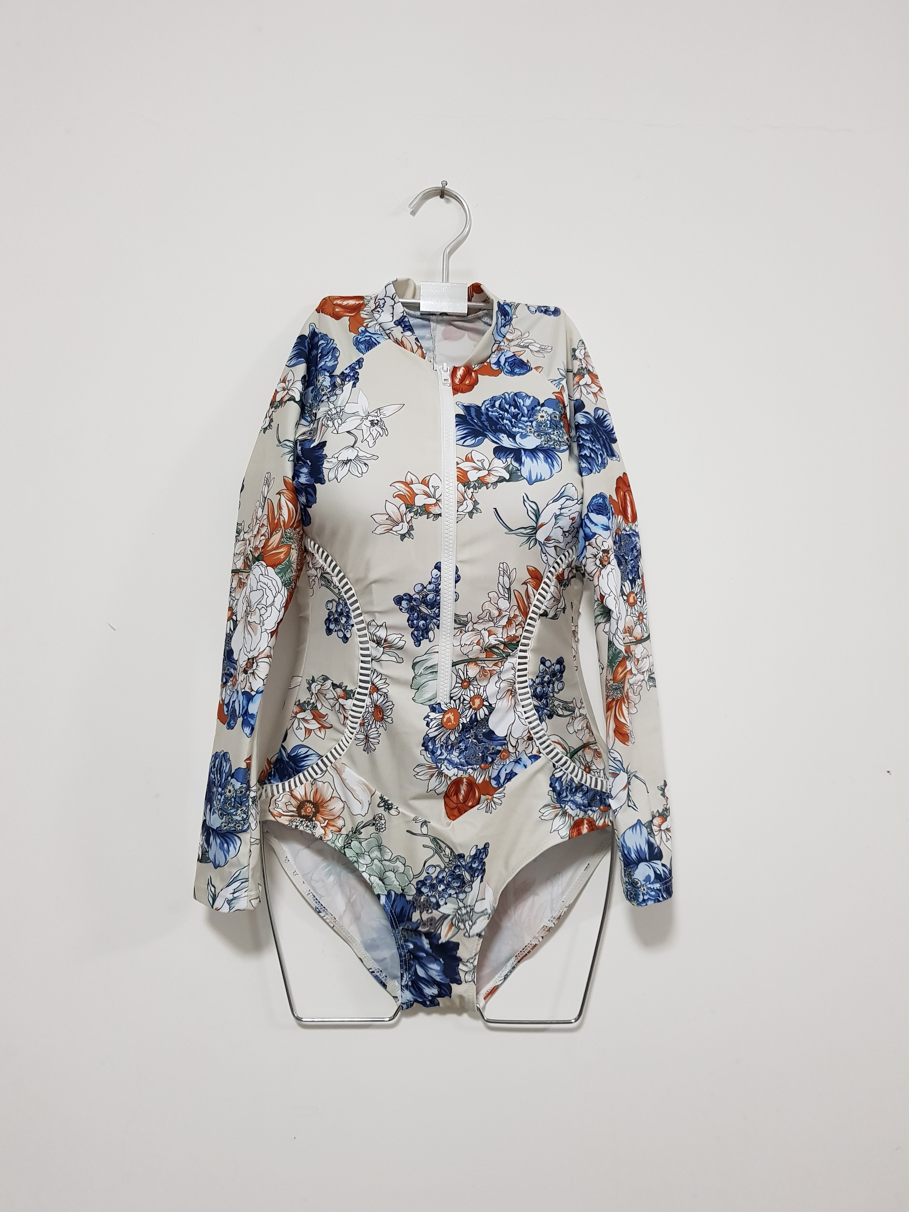<b><p>Zimmerman flow Long sleeve Moki Rashguard</p></b><b><p>ジマーマン フラワー 長袖 モノキニ ラッシュガード 女性のビーチウエアドレス バカンスルック</p></b><br /><br /><p align='center'>