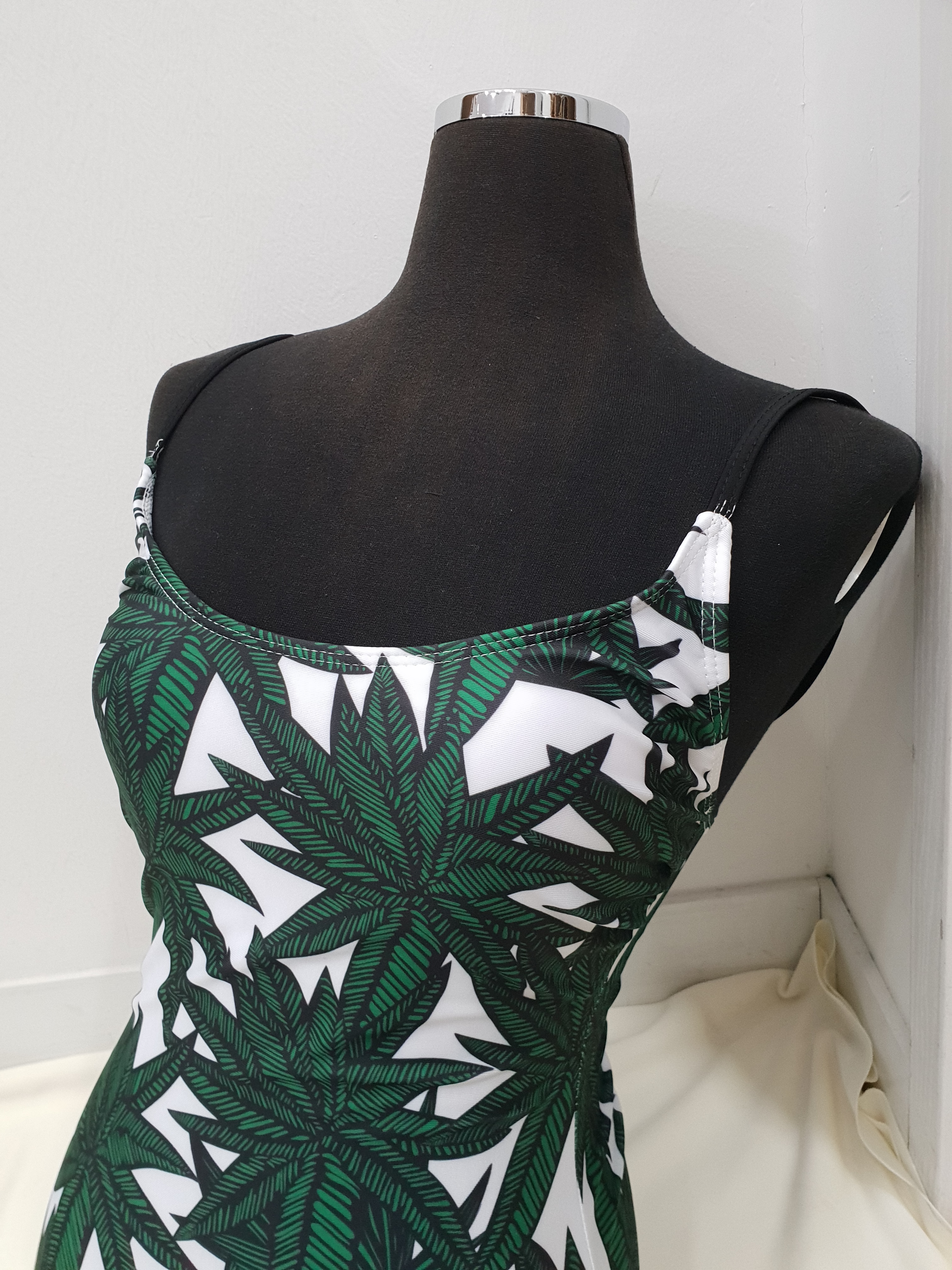 <b><p>Palm tree one piece Mokini Summer vacati</p></b><b><p>ヤシの木 ワンピース モノキニ 夏バカンスルック 女性らしい非 セクシー水着 休暇コーディネート</p></b><br /><br /><p align='center'>