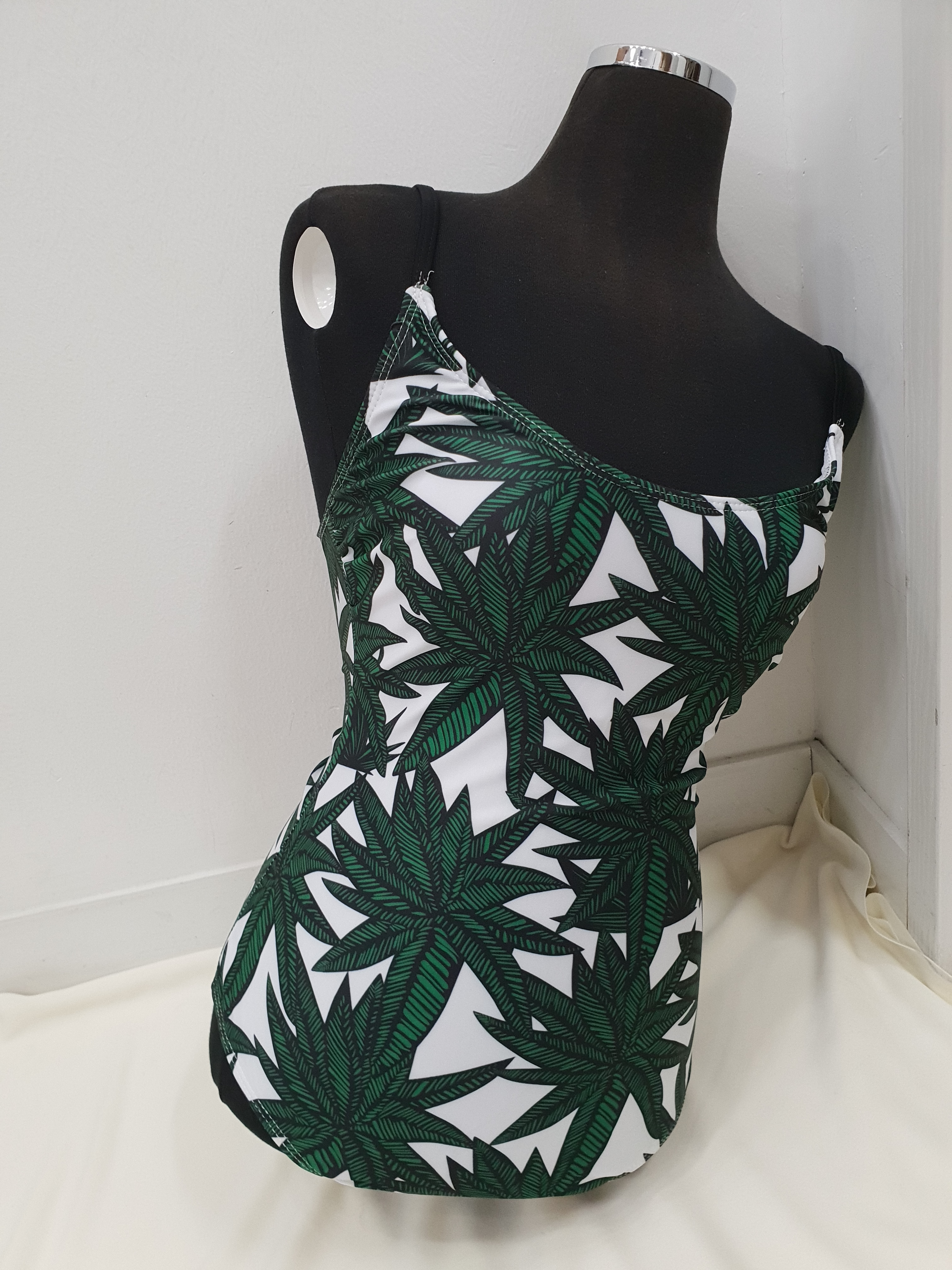 <b><p>Palm tree one piece Mokini Summer vacati</p></b><b><p>ヤシの木 ワンピース モノキニ 夏バカンスルック 女性らしい非 セクシー水着 休暇コーディネート</p></b><br /><br /><p align='center'>