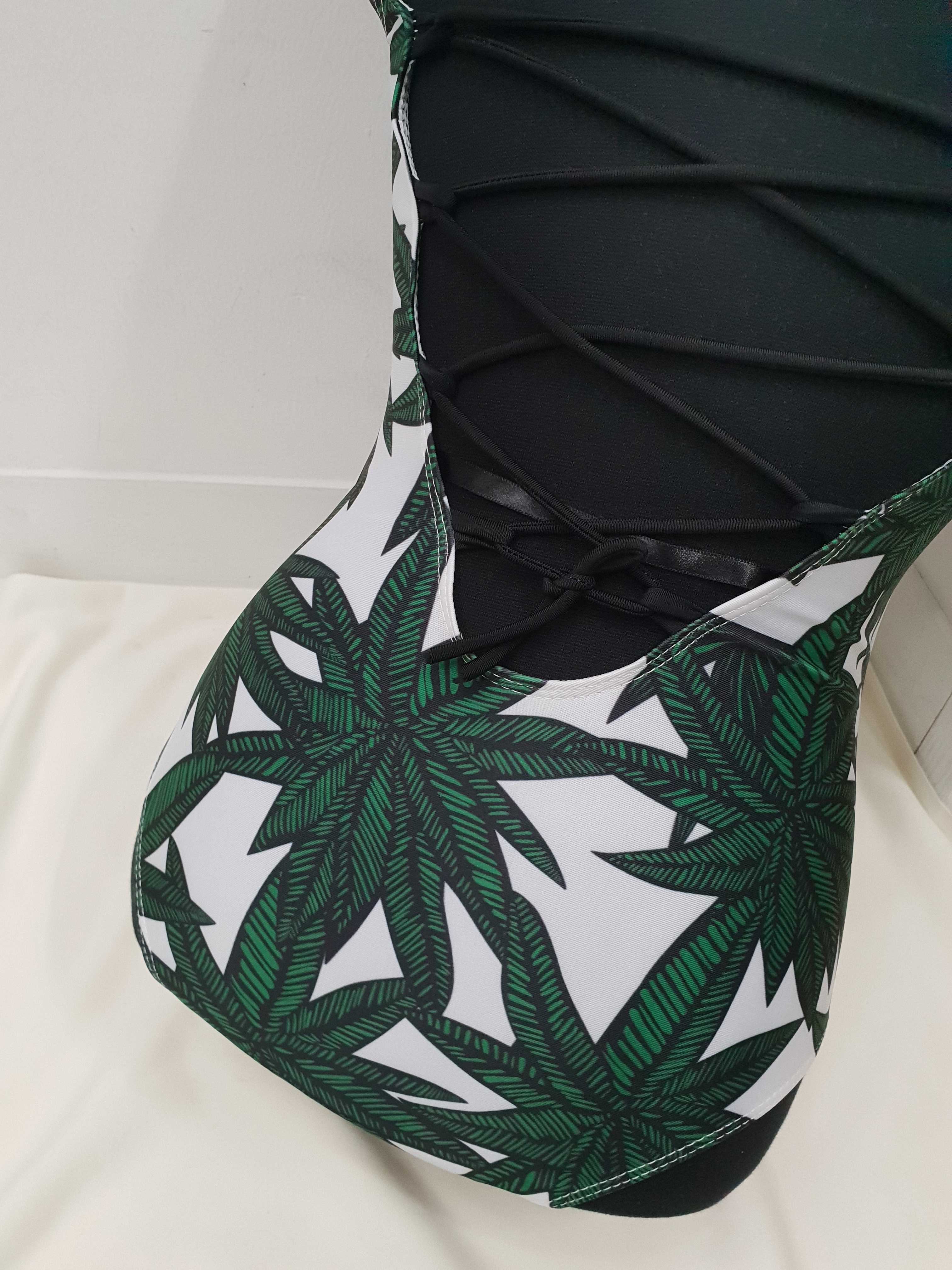 <b><p>Palm tree one piece Mokini Summer vacati</p></b><b><p>ヤシの木 ワンピース モノキニ 夏バカンスルック 女性らしい非 セクシー水着 休暇コーディネート</p></b><br /><br /><p align='center'>