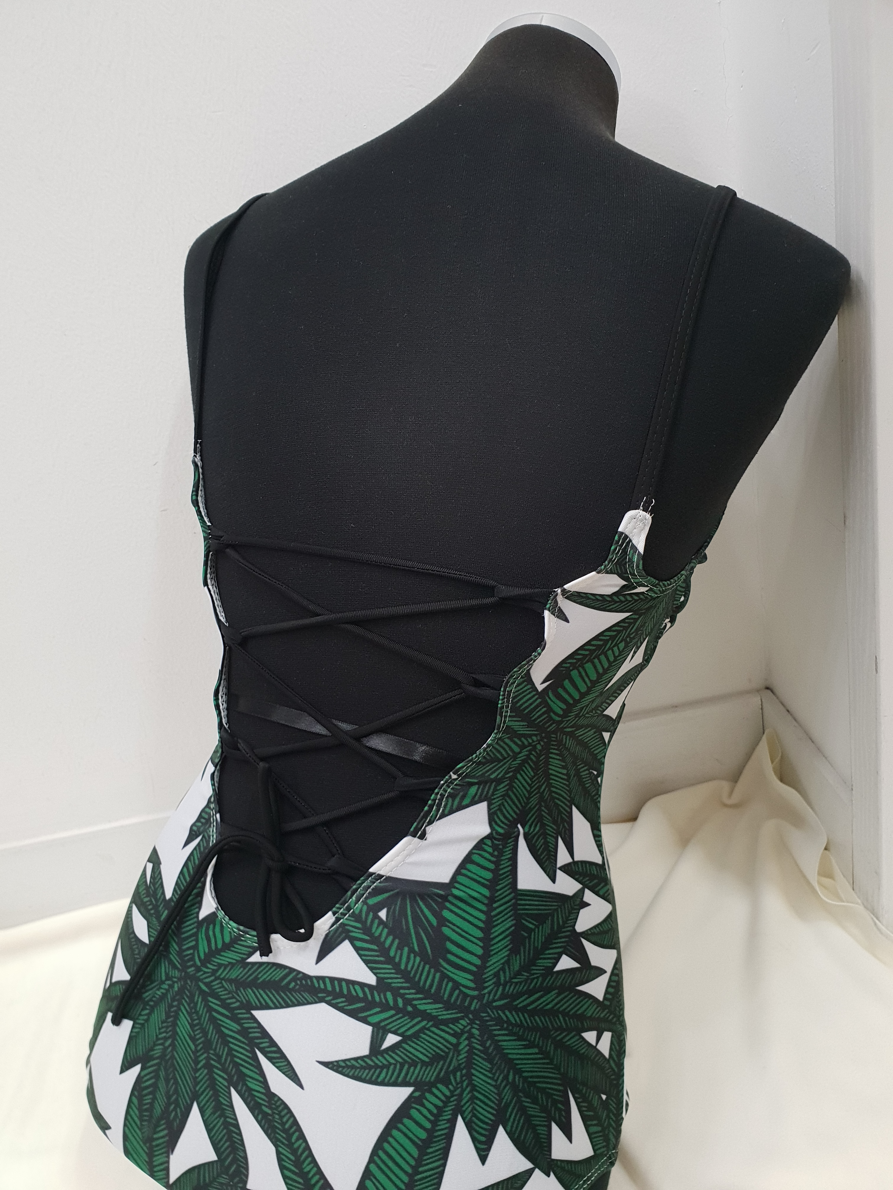 <b><p>Palm tree one piece Mokini Summer vacati</p></b><b><p>ヤシの木 ワンピース モノキニ 夏バカンスルック 女性らしい非 セクシー水着 休暇コーディネート</p></b><br /><br /><p align='center'>