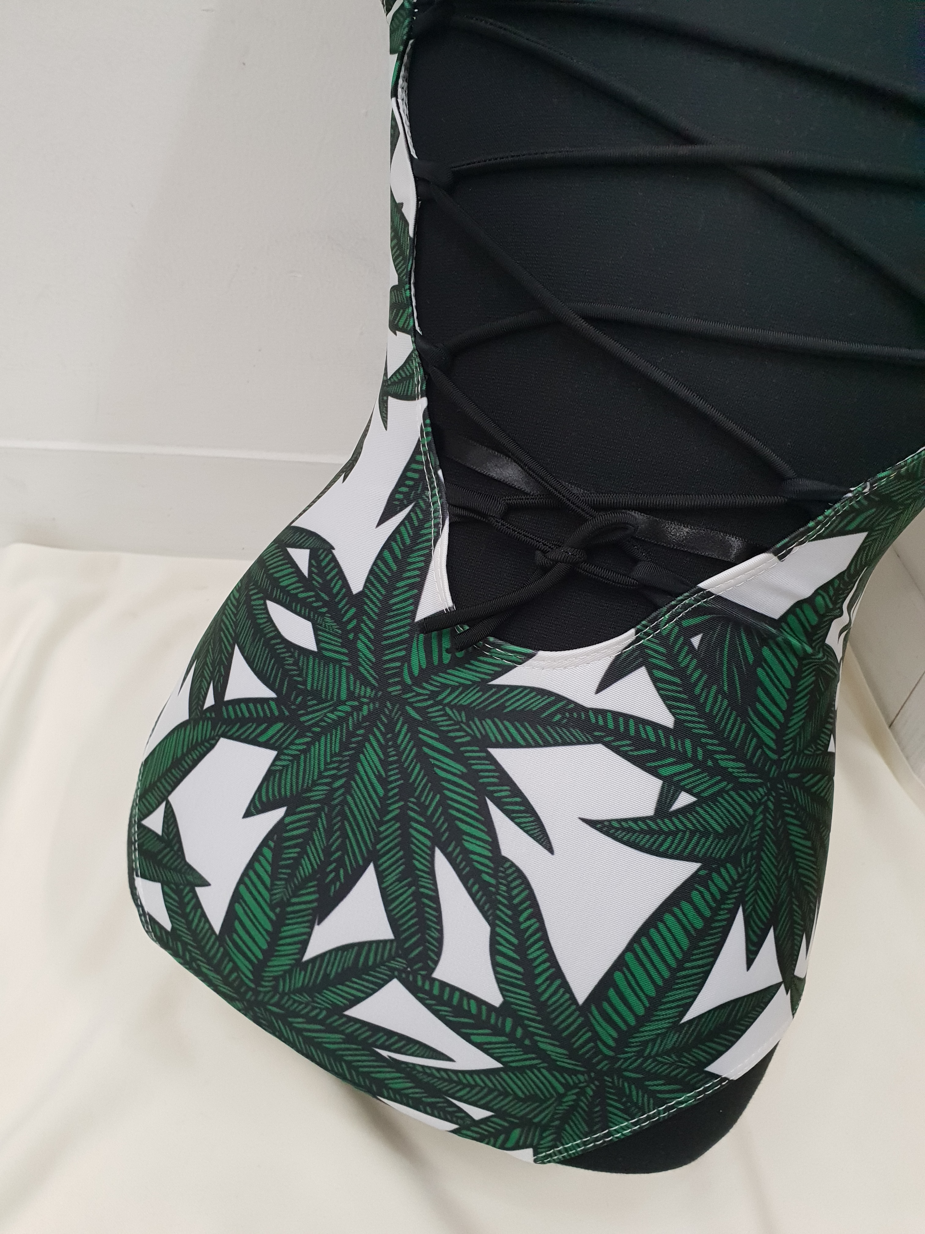 <b><p>Palm tree one piece Mokini Summer vacati</p></b><b><p>ヤシの木 ワンピース モノキニ 夏バカンスルック 女性らしい非 セクシー水着 休暇コーディネート</p></b><br /><br /><p align='center'>