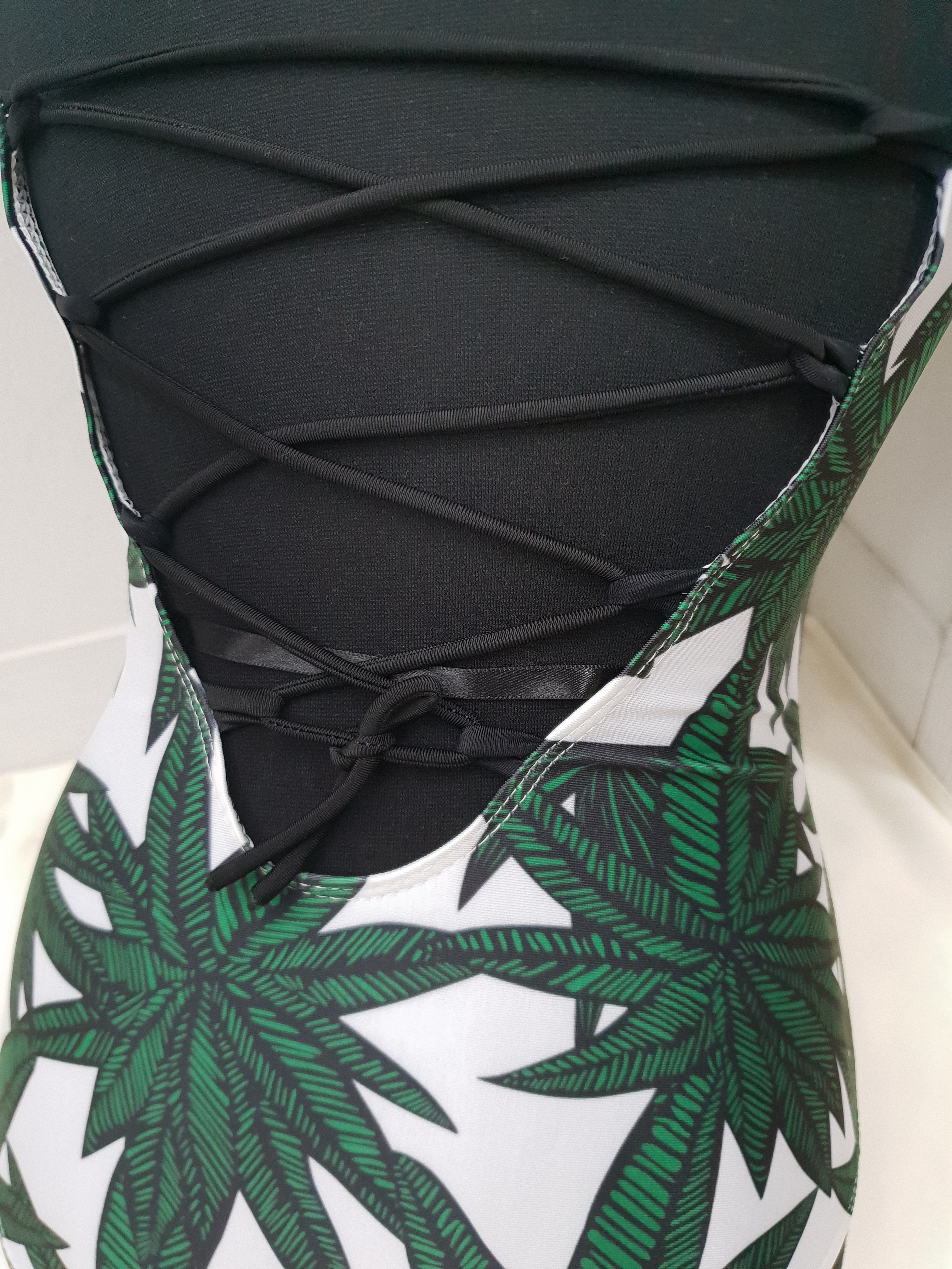 <b><p>Palm tree one piece Mokini Summer vacati</p></b><b><p>ヤシの木 ワンピース モノキニ 夏バカンスルック 女性らしい非 セクシー水着 休暇コーディネート</p></b><br /><br /><p align='center'>