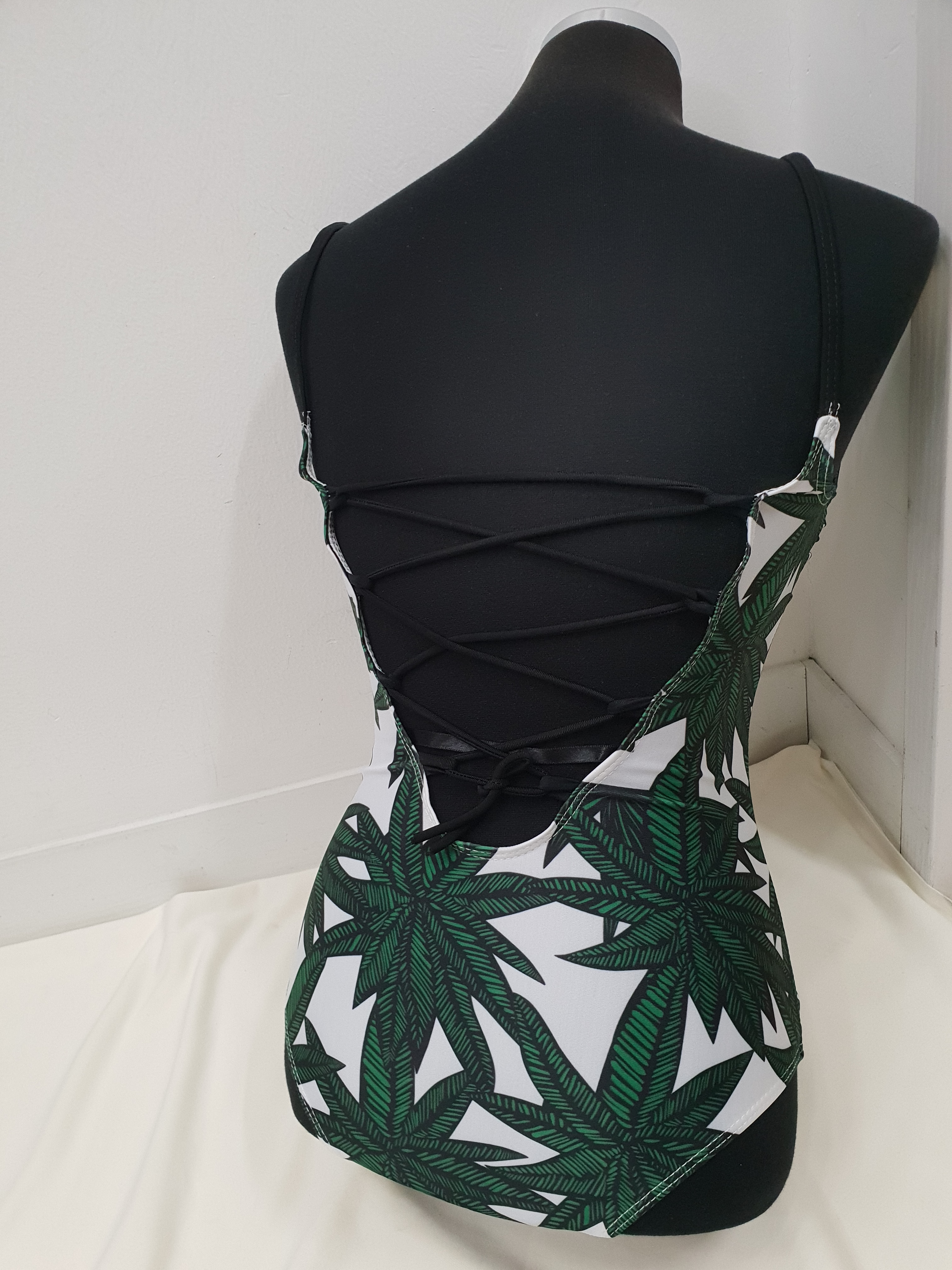 <b><p>Palm tree one piece Mokini Summer vacati</p></b><b><p>ヤシの木 ワンピース モノキニ 夏バカンスルック 女性らしい非 セクシー水着 休暇コーディネート</p></b><br /><br /><p align='center'>