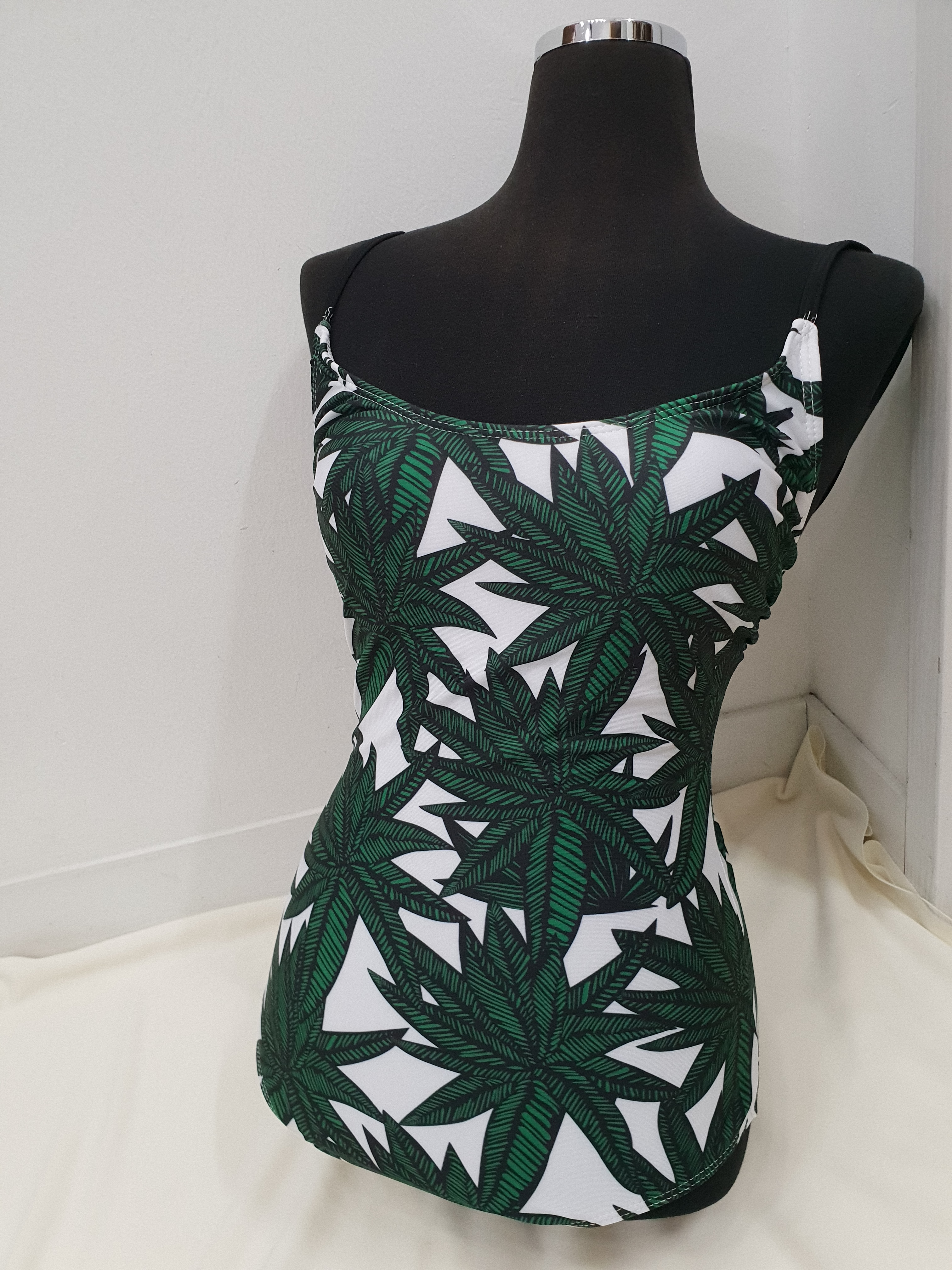 <b><p>Palm tree one piece Mokini Summer vacati</p></b><b><p>ヤシの木 ワンピース モノキニ 夏バカンスルック 女性らしい非 セクシー水着 休暇コーディネート</p></b><br /><br /><p align='center'>