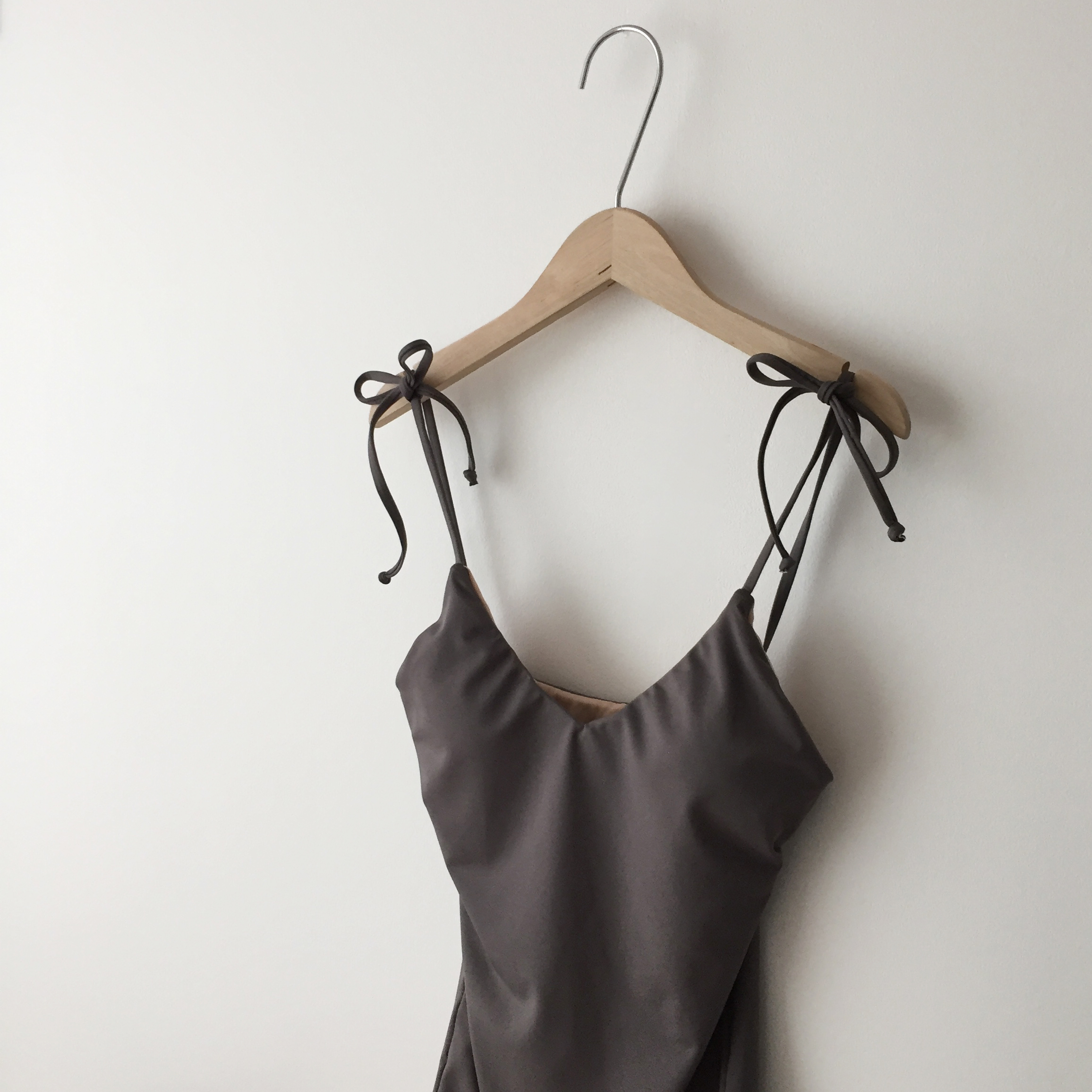 <b><p>Basic Monokini 4col summer Vacati Relient</p></b><b><p>ベーシックモノキニ 4col 夏 バカンス 弾力性のある セクシー ユニーク水着</p></b><br /><br /><p align='center'>