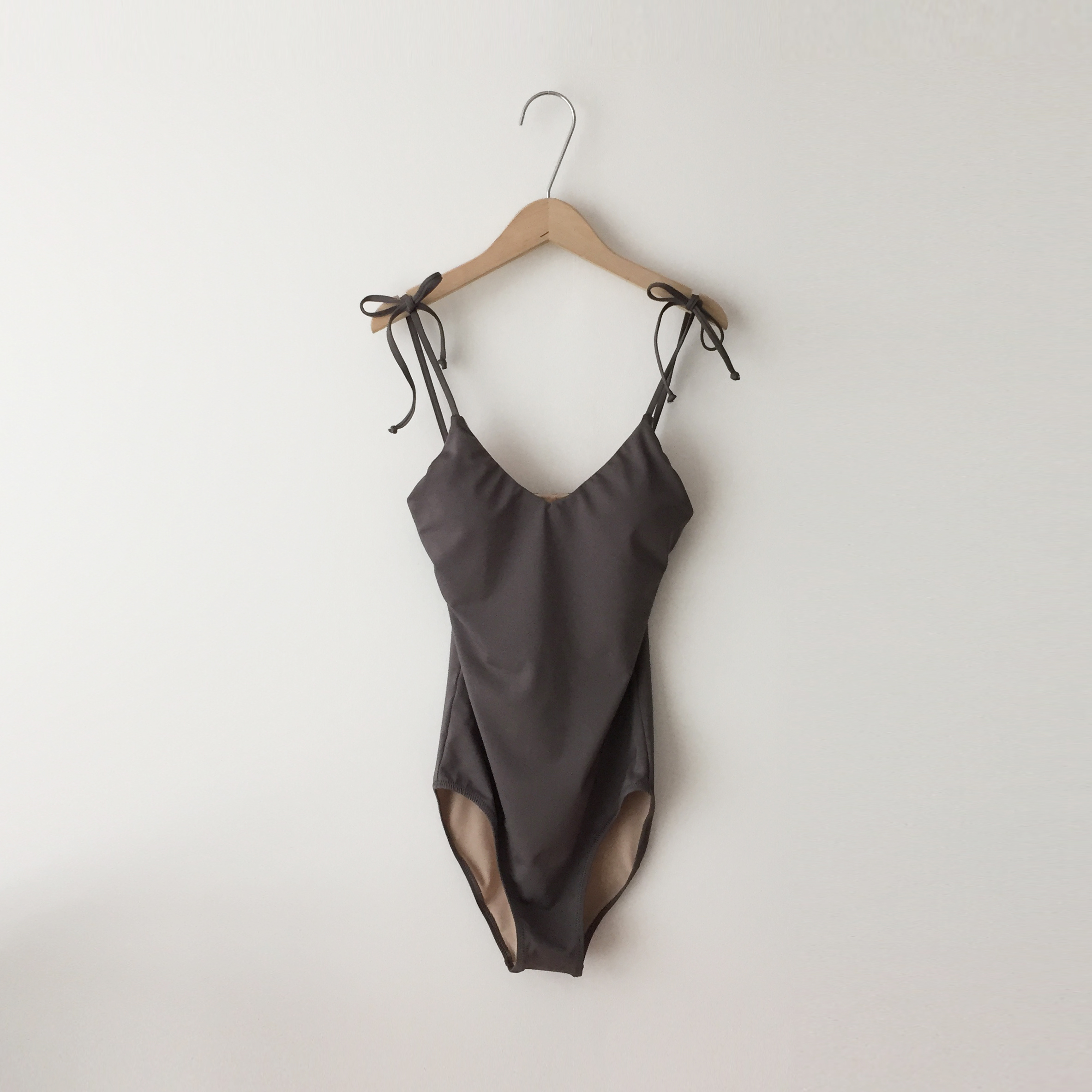 <b><p>Basic Monokini 4col summer Vacati Relient</p></b><b><p>ベーシックモノキニ 4col 夏 バカンス 弾力性のある セクシー ユニーク水着</p></b><br /><br /><p align='center'>