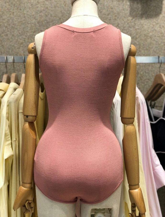 <b><p>button V neck swimsuit</p></b><b><p>ボタン Vネック 水着</p></b><br /><br /><p align='center'>