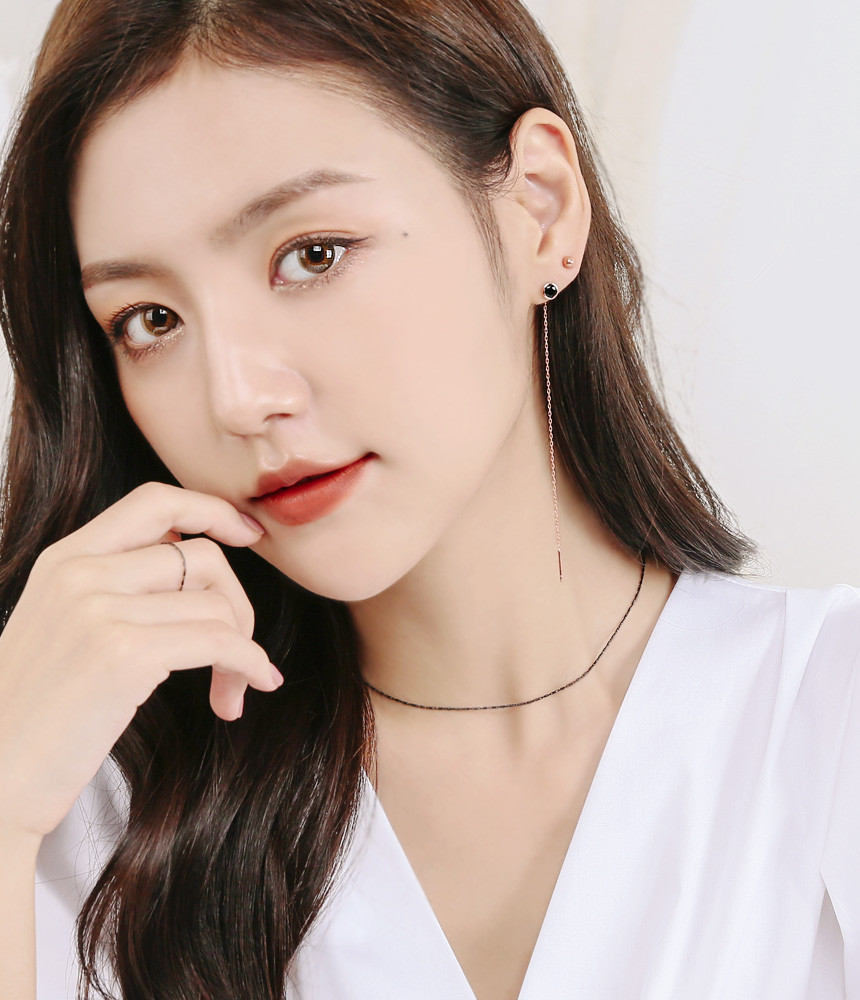 어둠 속에서도 빛나 14k 블랙 오닉스 언발 롱 드롭 귀걸이 어둠 속에서도 빛나 14K 블랙 오닉스 언발 롱 드롭 귀걸이