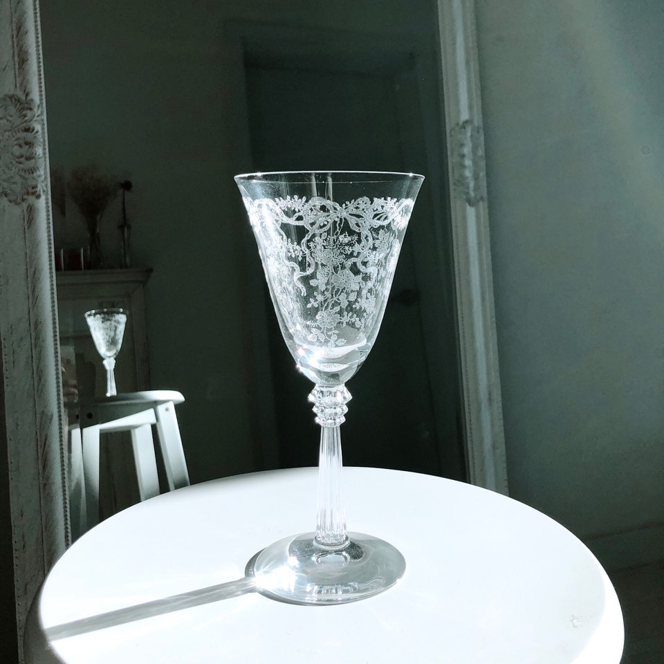 포스토리아 로망스 에칭 크리스탈 화이트와인잔 선물 워터 고블렛잔 L