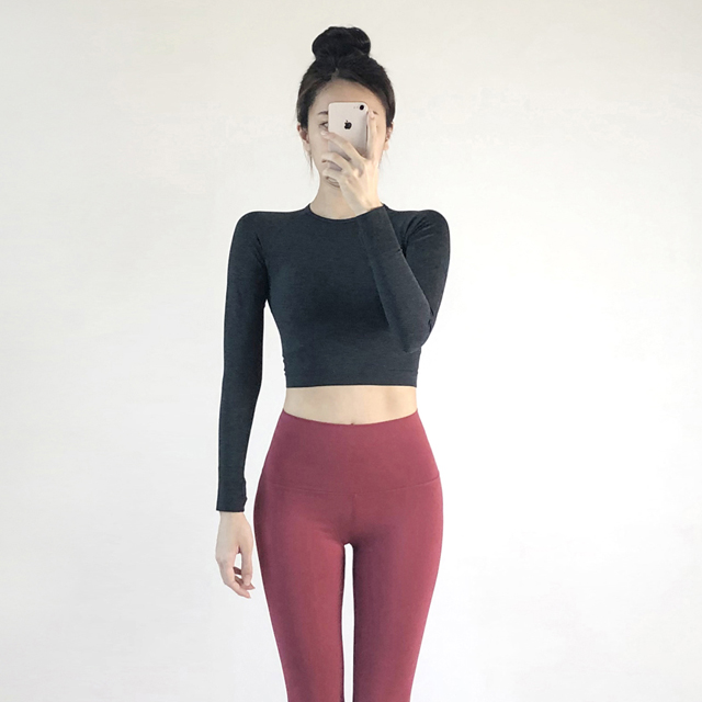 여리 핑거홀 크롭티 차콜 긴팔 요가 크롭 탑 필라테스 옷 - 상세 이미지 4