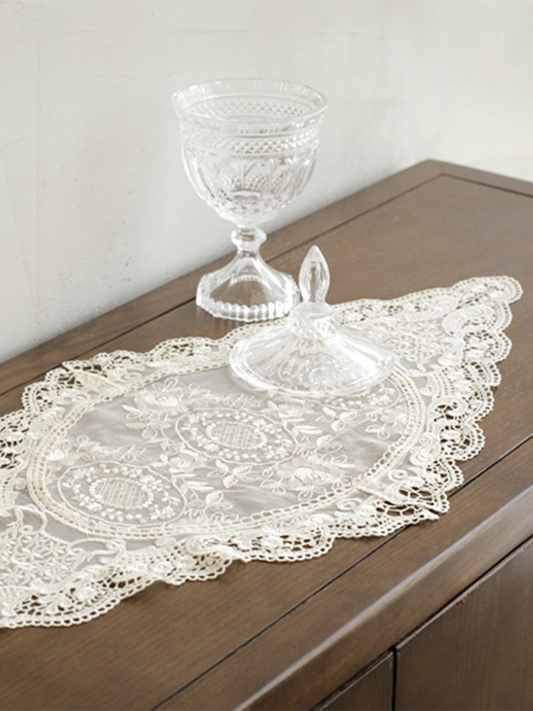 엠브로이 레이스 포인트 러너 테이블 매트