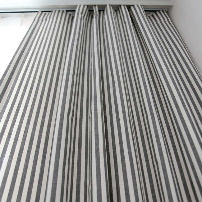 메르시 스트라이프 아이방 커튼 - 챠콜 핀스타일 s-가로100세로150