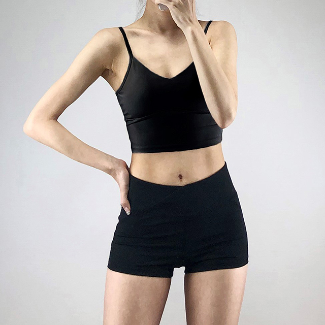 브이 끈나시 크롭탑 블랙 요가 필라테스 브라 탑 캡내장 - 상품 이미지