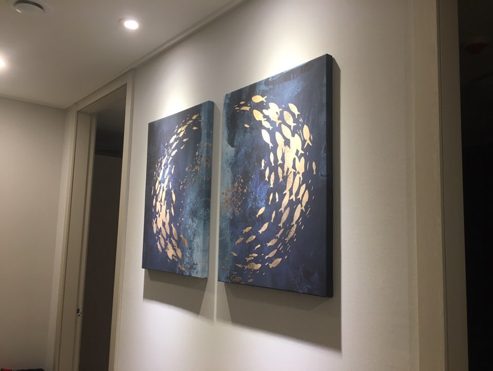 물고기 잉어 액자 60x90cm(2세트) 인테리어그림 거실 사무실 원을 그리는 물고기 떼 - 상세 이미지 3