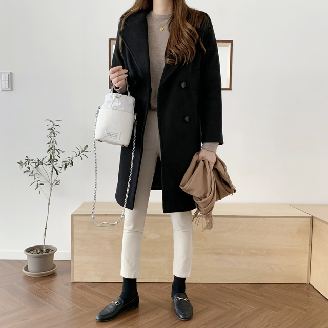 오버핏 나그랑 더블 여성 롱 코트 울 모직 여자 겨울 코트 누빔 아이보리 블랙 이미지 4