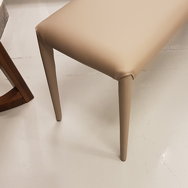 스코나 노틸러 가죽 2인 벤치 의자 1050