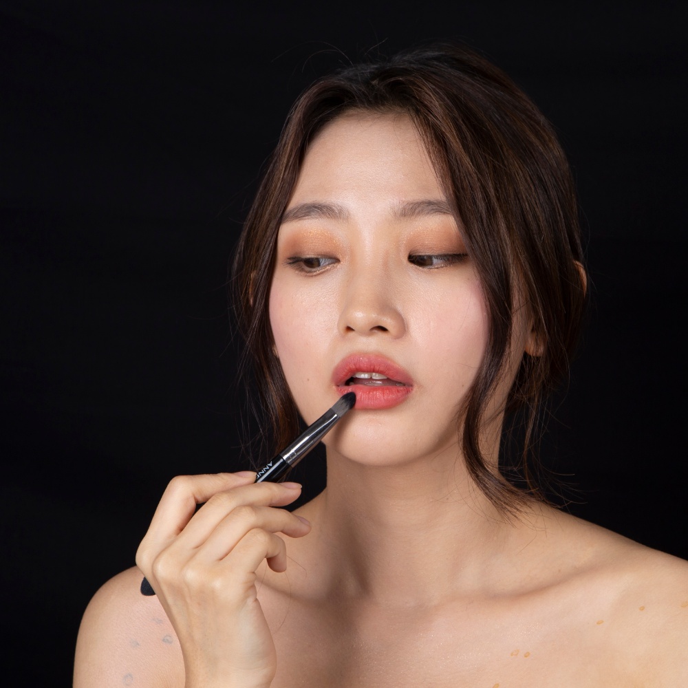 하나의 브러쉬로 휴대가 간편한듀오 엔드 브러쉬 피니쉬 파운데이션 컨실러 양백이브러쉬 - 상세 이미지 5
