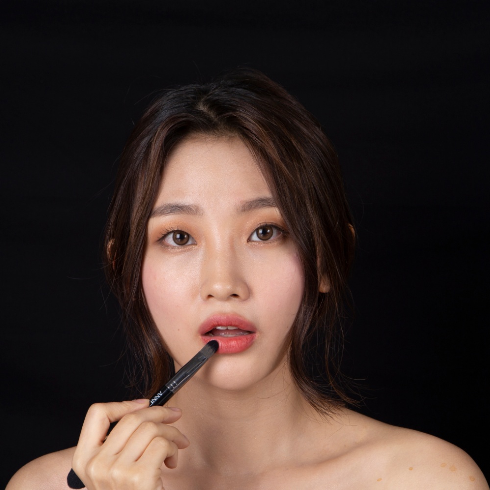 하나의 브러쉬로 휴대가 간편한듀오 엔드 브러쉬 피니쉬 파운데이션 컨실러 양백이브러쉬 - 상세 이미지 4