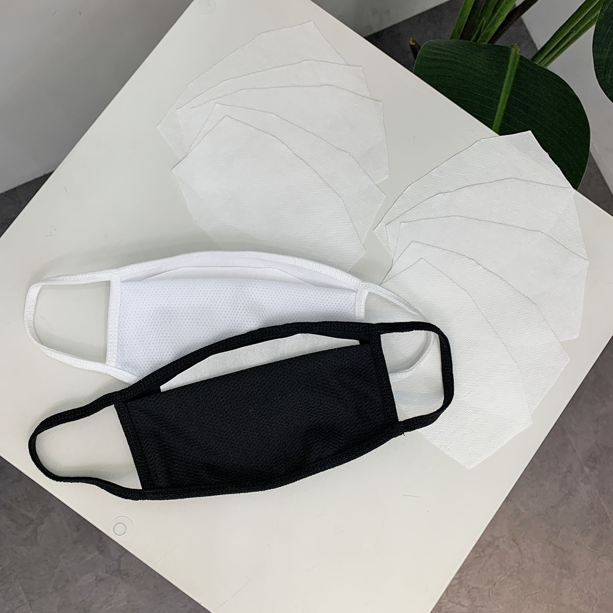 Image: https://shop-phinf.pstatic.net/20200318_224/1584469430381AYbly_JPEG/IMG_2610-1.jpg