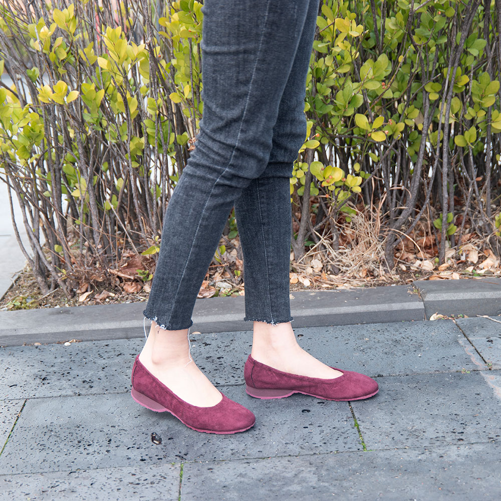 워킹마스터 요플랫슈즈 스웨이드 발편한 여성 수제화 발레리나 키높이 둥근코 플랫 슈즈