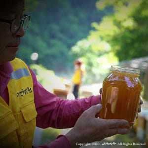 진해양봉 프리미엄등급 벌꿀 국산 야생화꿀 1.0kg 답례품 꿀 선물 세트 맛있게 먹은 솔직 후기 - 상품 이미지 2