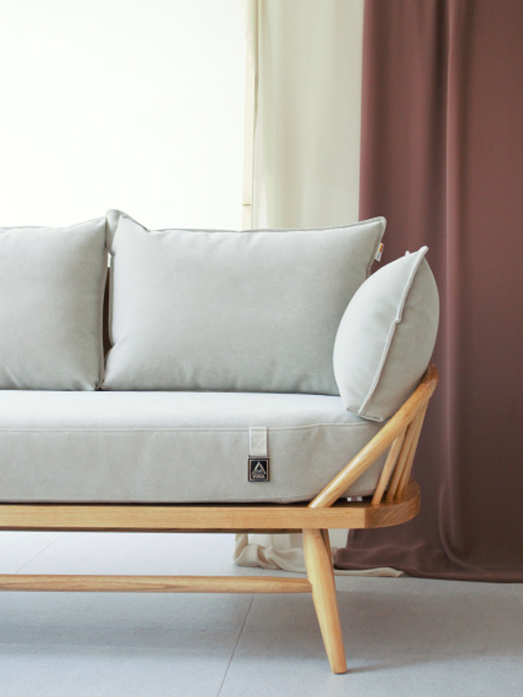 01 패브릭 3인용원목소파