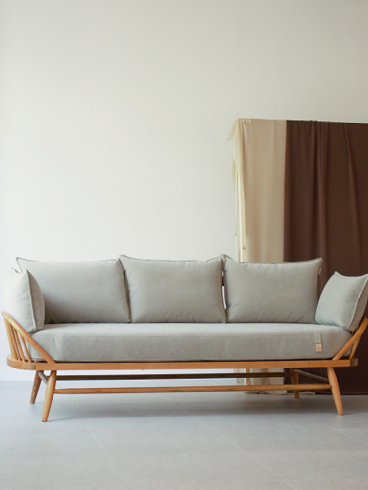 01 패브릭 3인용원목소파