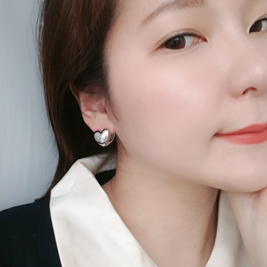 볼륨 하트 원터치 귀걸이 - 메인 이미지