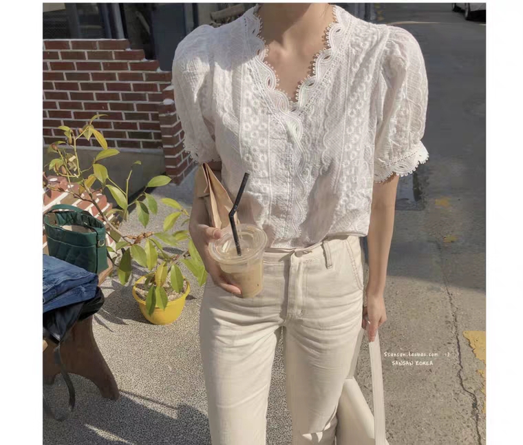 여자여자몰 오리엔탈문양 플라워자수 펀칭 브이넥포인트 코튼 반팔블라우스 여름 캐쥬얼블라우스 이미지 3