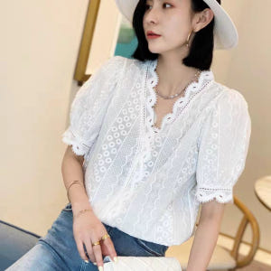 여자여자몰 오리엔탈문양 플라워자수 펀칭 브이넥포인트 코튼 반팔블라우스 여... 착용 후기 | 사이즈/핏 총정리 - 상품 이미지 1