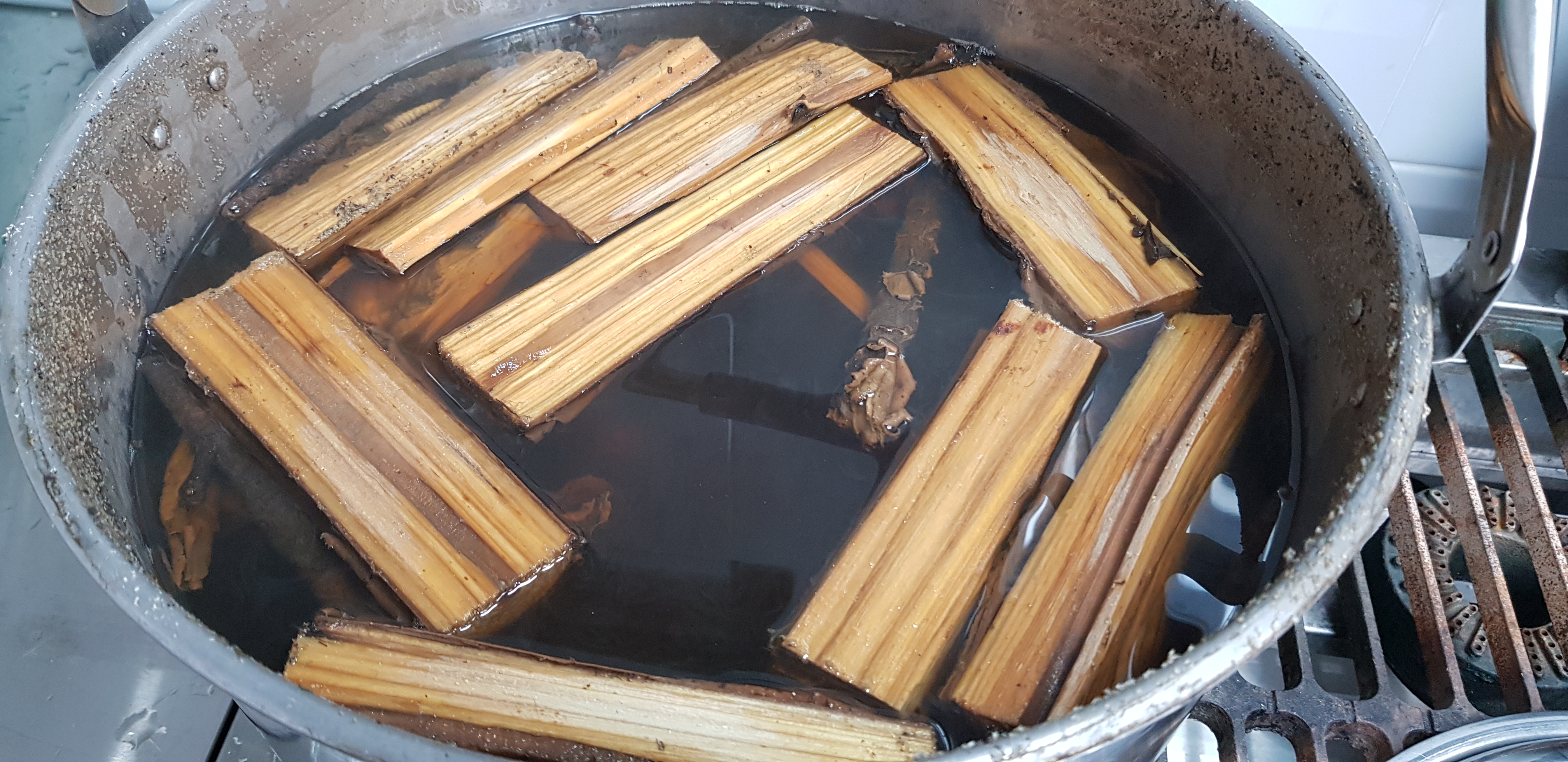 옻삼계탕, 참옻나무로 3일에걸처 15시간 끓인 진한 옻물로 만든 옻닭 - 상세 이미지 4
