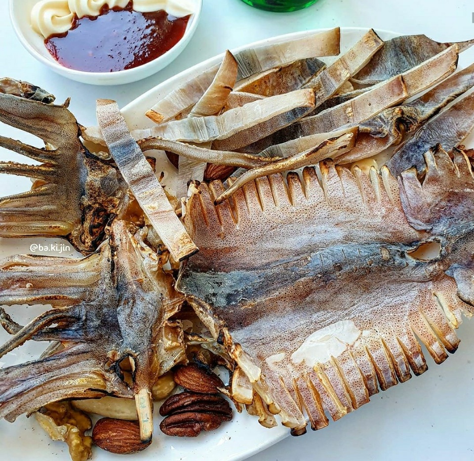 국내산 마른오징어 건오징어 건조오징어 한축 말린 중10마리 600g 원양산 오징어