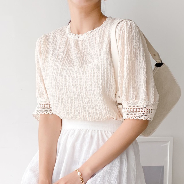 3컬러 기본 레이스 자수 펀칭 라운드 셔링 주름 반팔 여름 예쁜 시원한 시스루 여성스러운 - 상품 이미지