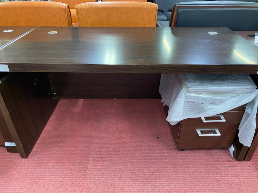 deskB_02.jpg