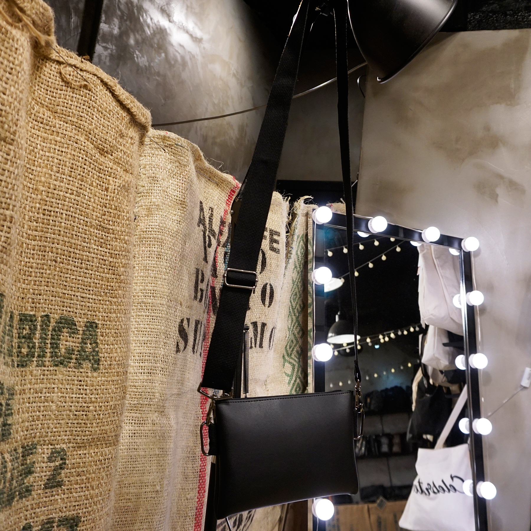 남자 사코슈백 가방 남성 미니 크로스백 샤코슈 크로스 핸드폰 여행 여행용 데일리 작은