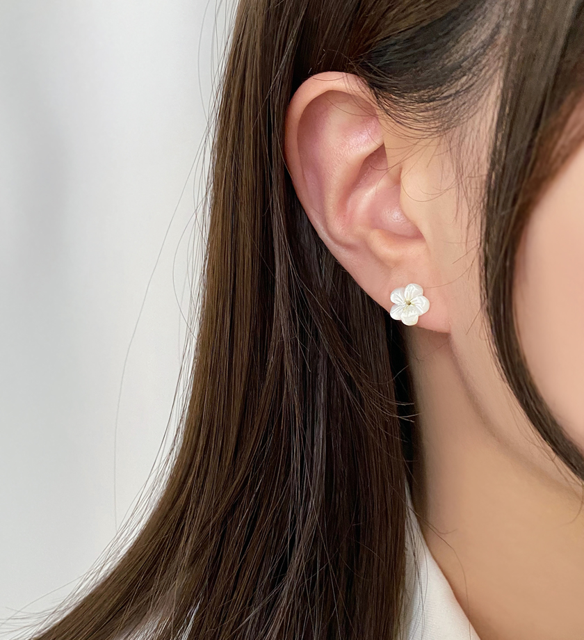 (무배/실버925) all silver 카멜리아 자개 원석 플라워 은귀걸이 - 상세 이미지 4