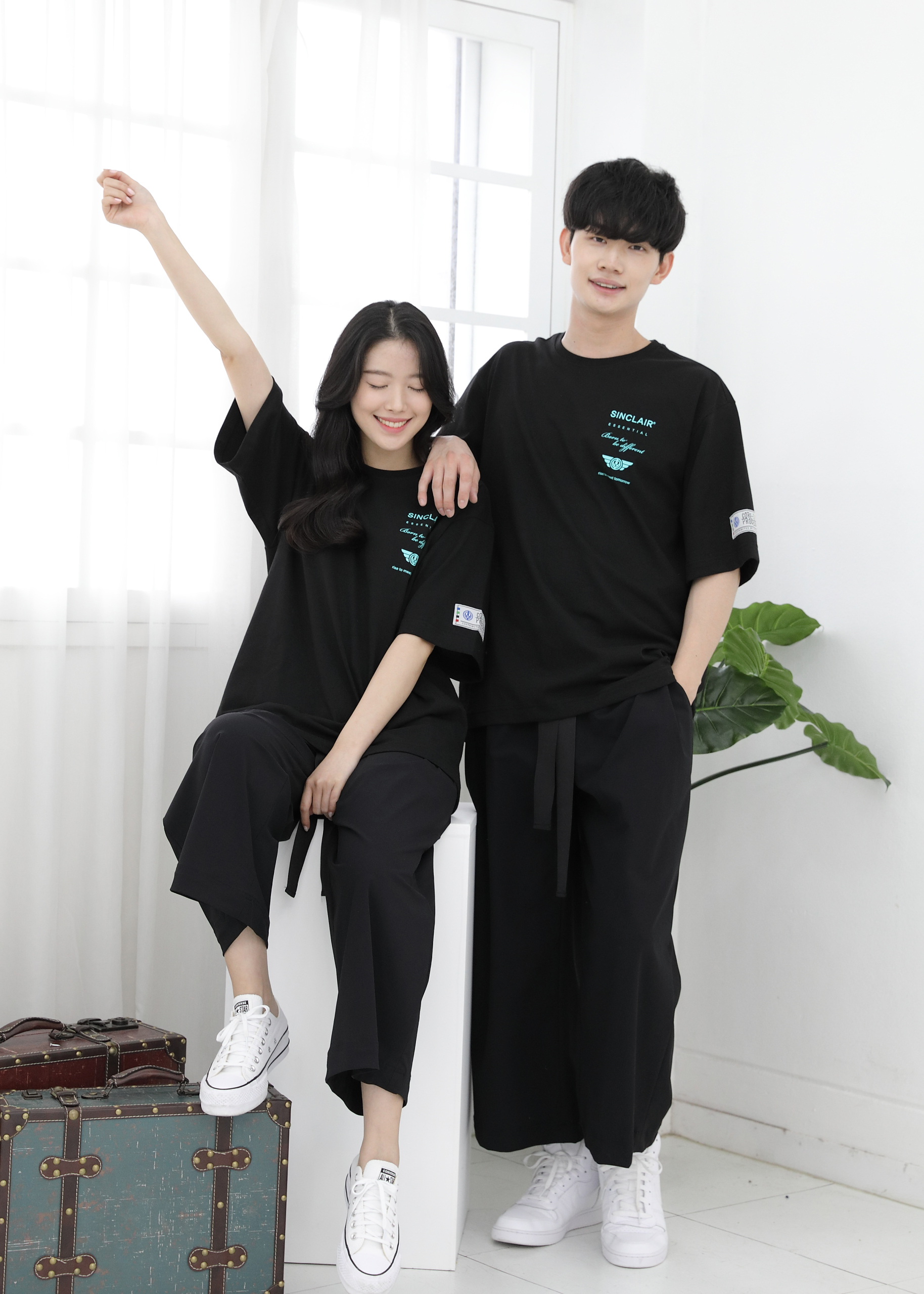 SINCLAIR 싱클레어 에센셜 로고 유니섹스 티셔츠 블랙 오버핏 빅사이즈 반팔 남자 여자 - 상세 이미지 4