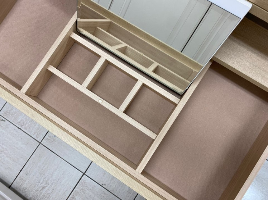 dressingtable25_08.jpg