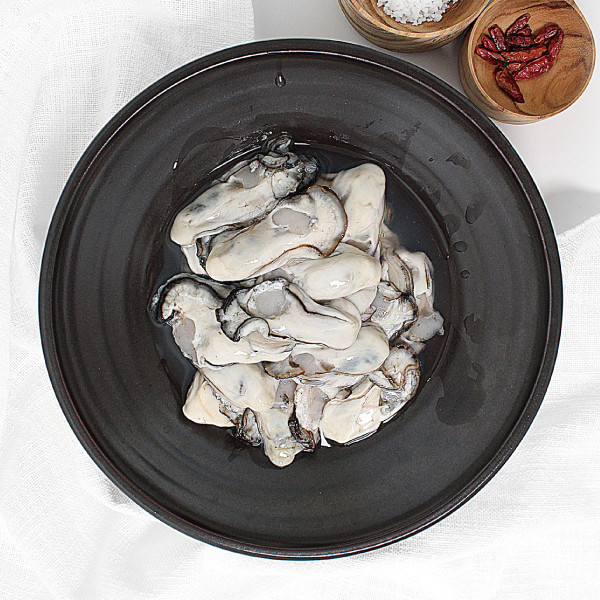 훈이수산 제철 통영굴 생굴 굴 1kg 지퍼팩포장 제품 이미지