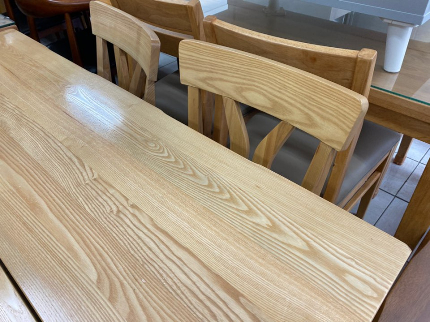 wood_table_02.jpg