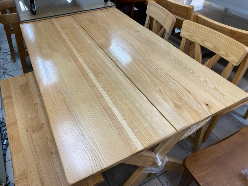 wood_table_01.jpg