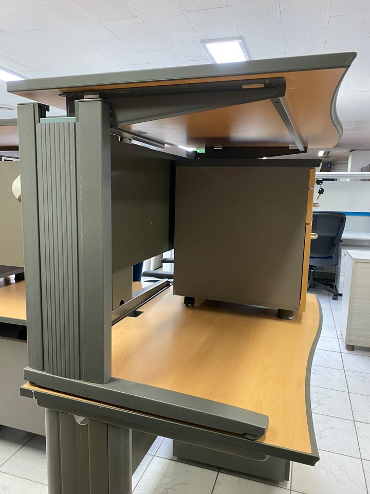koas_desk_03.jpg
