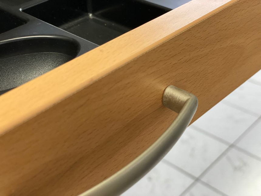 koas_desk_08.jpg