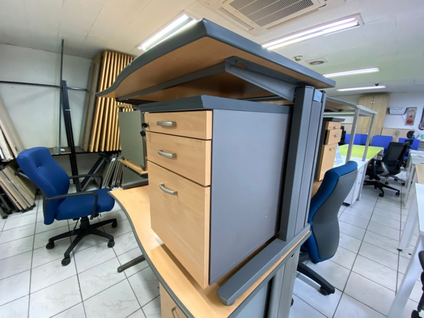 koas_desk_02.jpg