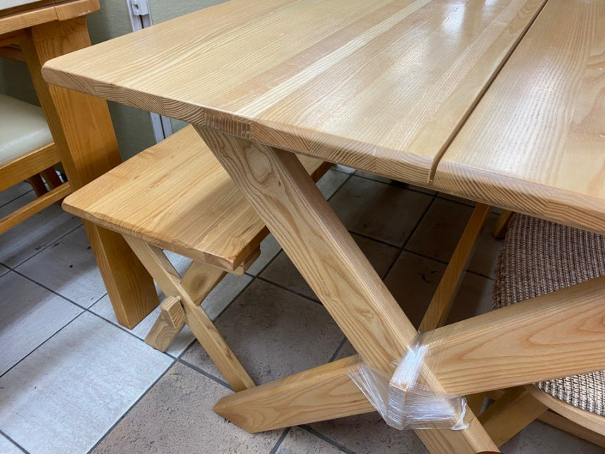 wood_table_04.jpg