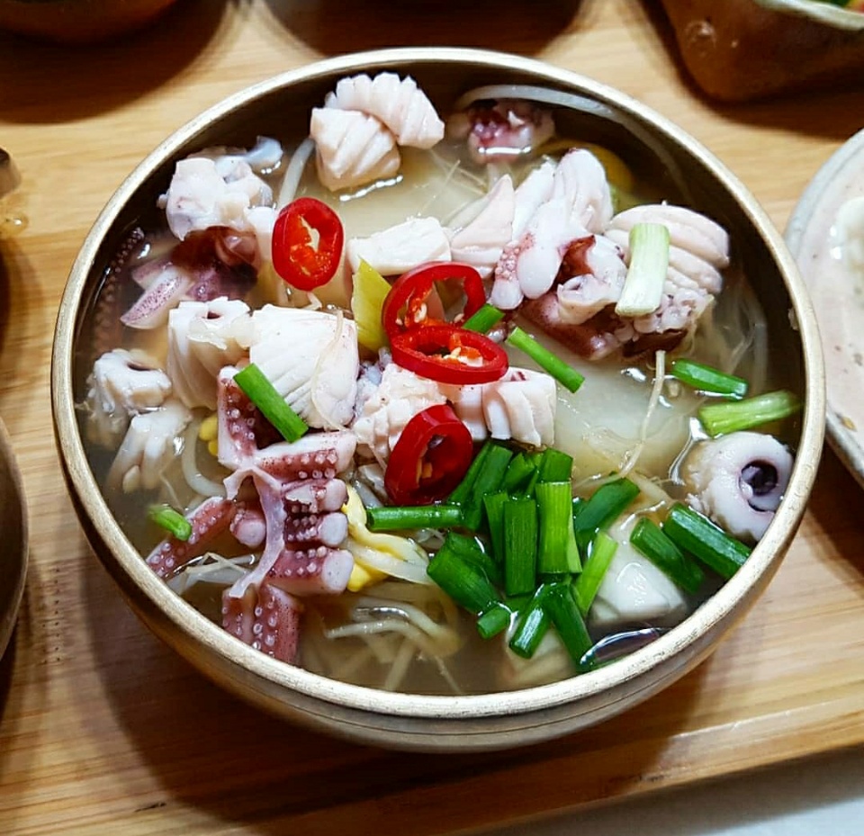 동해 영덕 손질오징어 1kg 국내산 통오징어 오징어알 생물 절단 물 오징어 무늬오징어